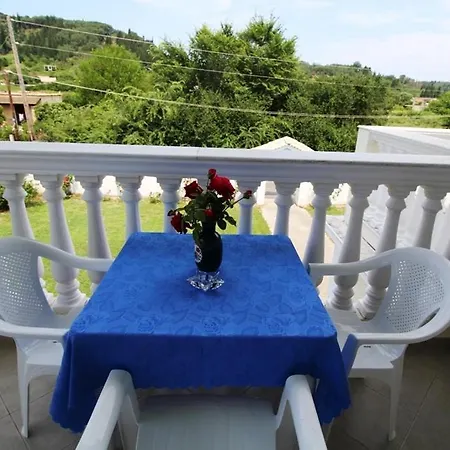 Sissy's Rose Garden *