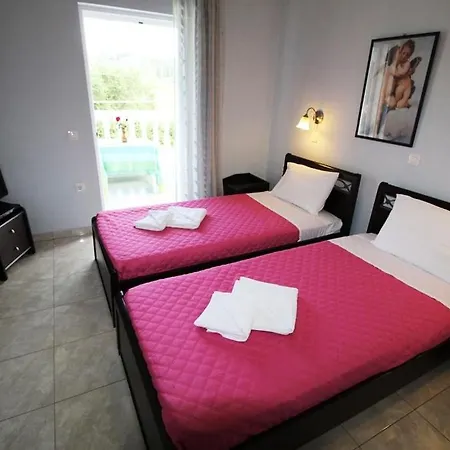 Sissy's Rose Garden Apartment *